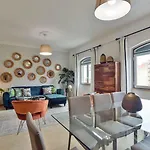 Studio Fuer 9 Personen Und 1 Kind In Lissabon, Regio De Lisboa Costa De Lisboa - B58348