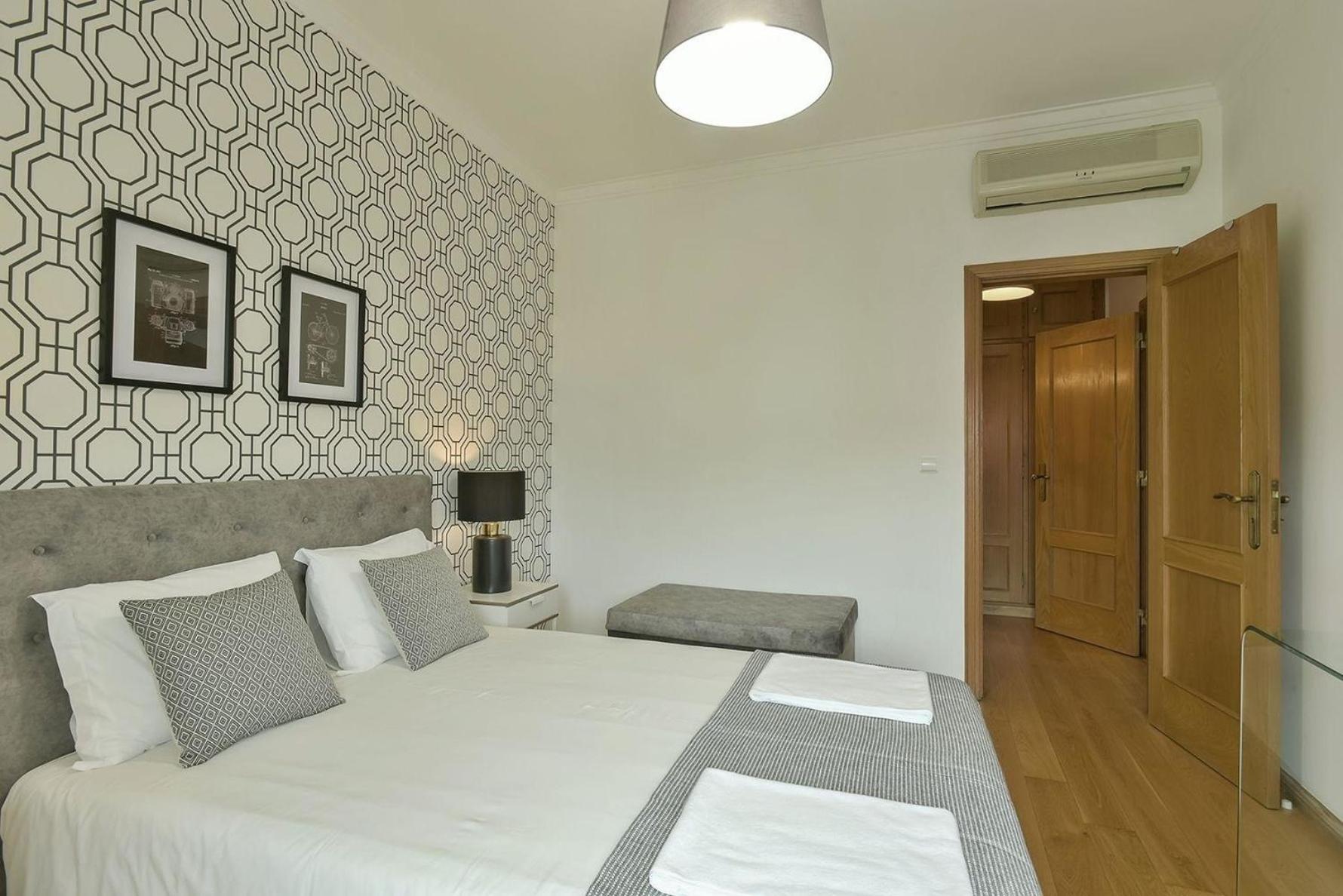 Studio Fuer 9 Personen Und 1 Kind In Lissabon, Regio De Costa De - B58348 Apartamento
